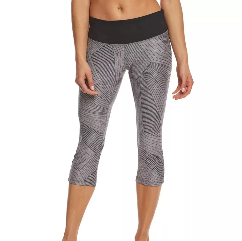Brooks Reversible Cropped Capri leggings